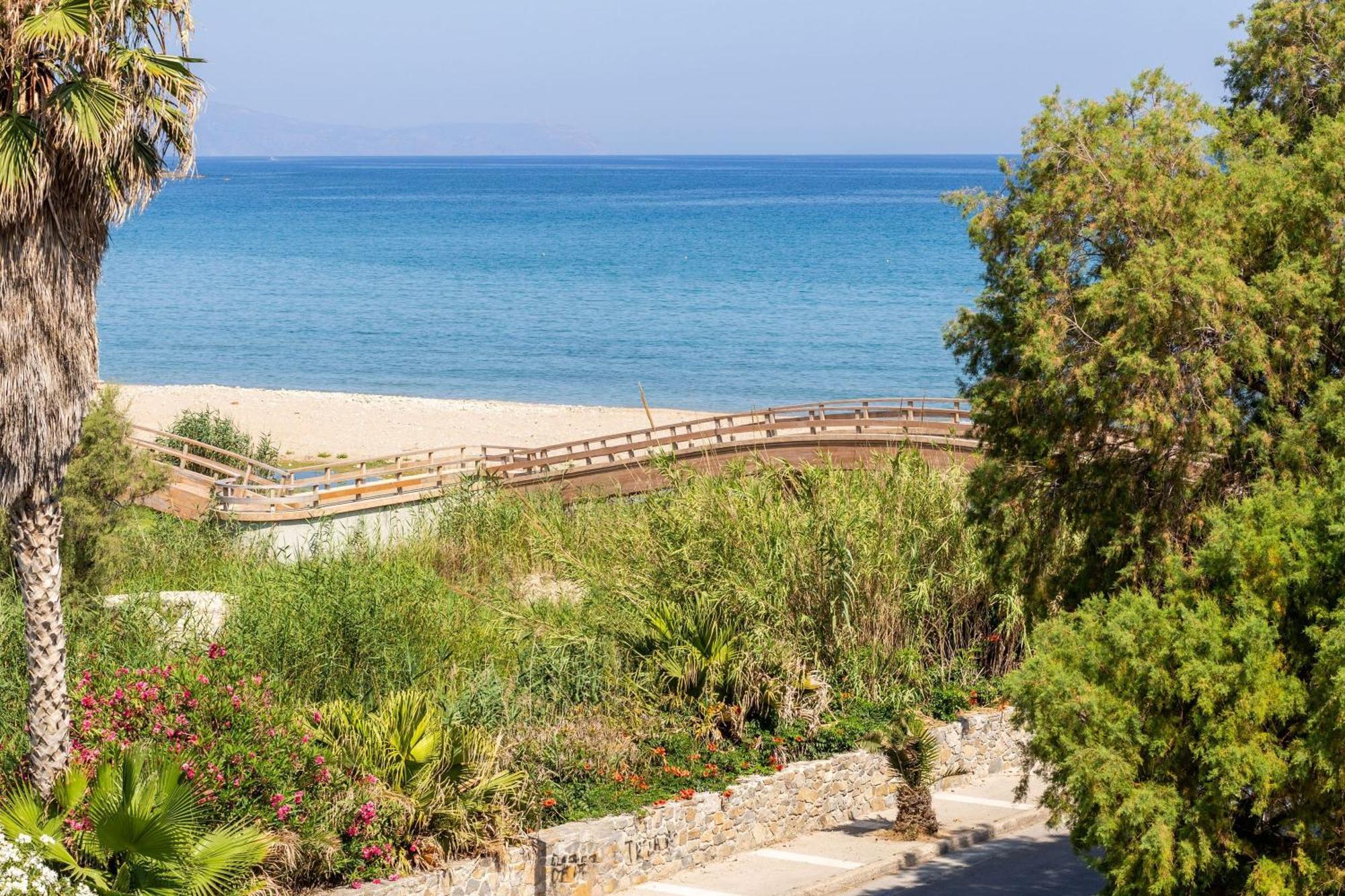Sun Beach Apartments In Chania 09 11 Exterior photo